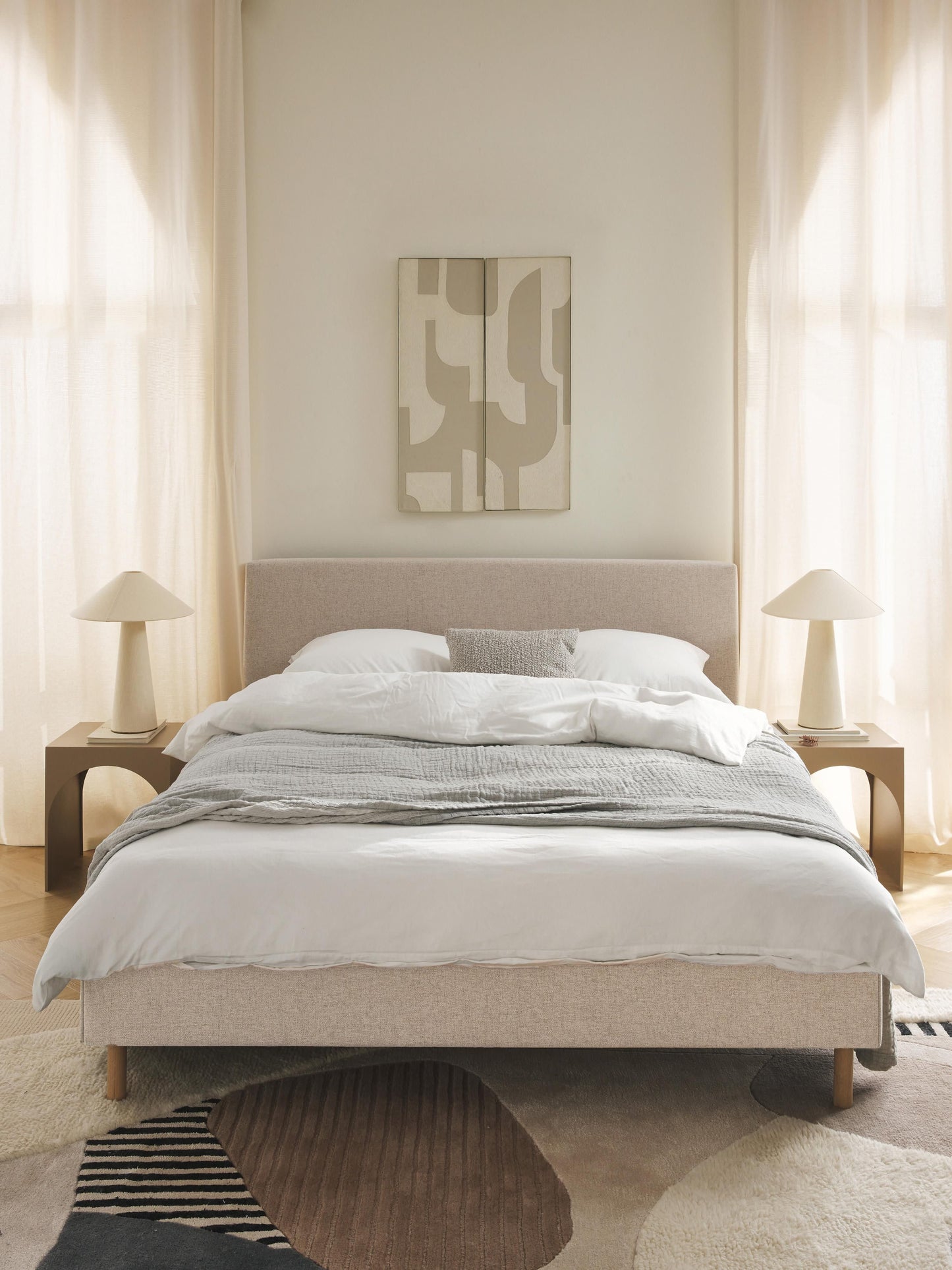 Warehamy Giulia Bed, Upholstered, with Wooden Feet